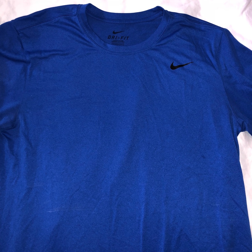 Men’s Nike drift top